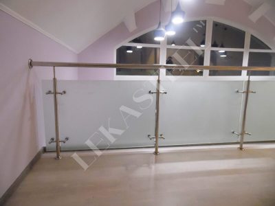 стеклянное ограждение второго этажа в частном доме