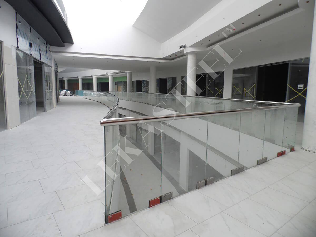 стеклянное ограждение атриума + перила из нержавеющей стали