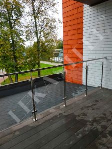 стеклянное ограждение террасы перилами + нержавеющая сталь