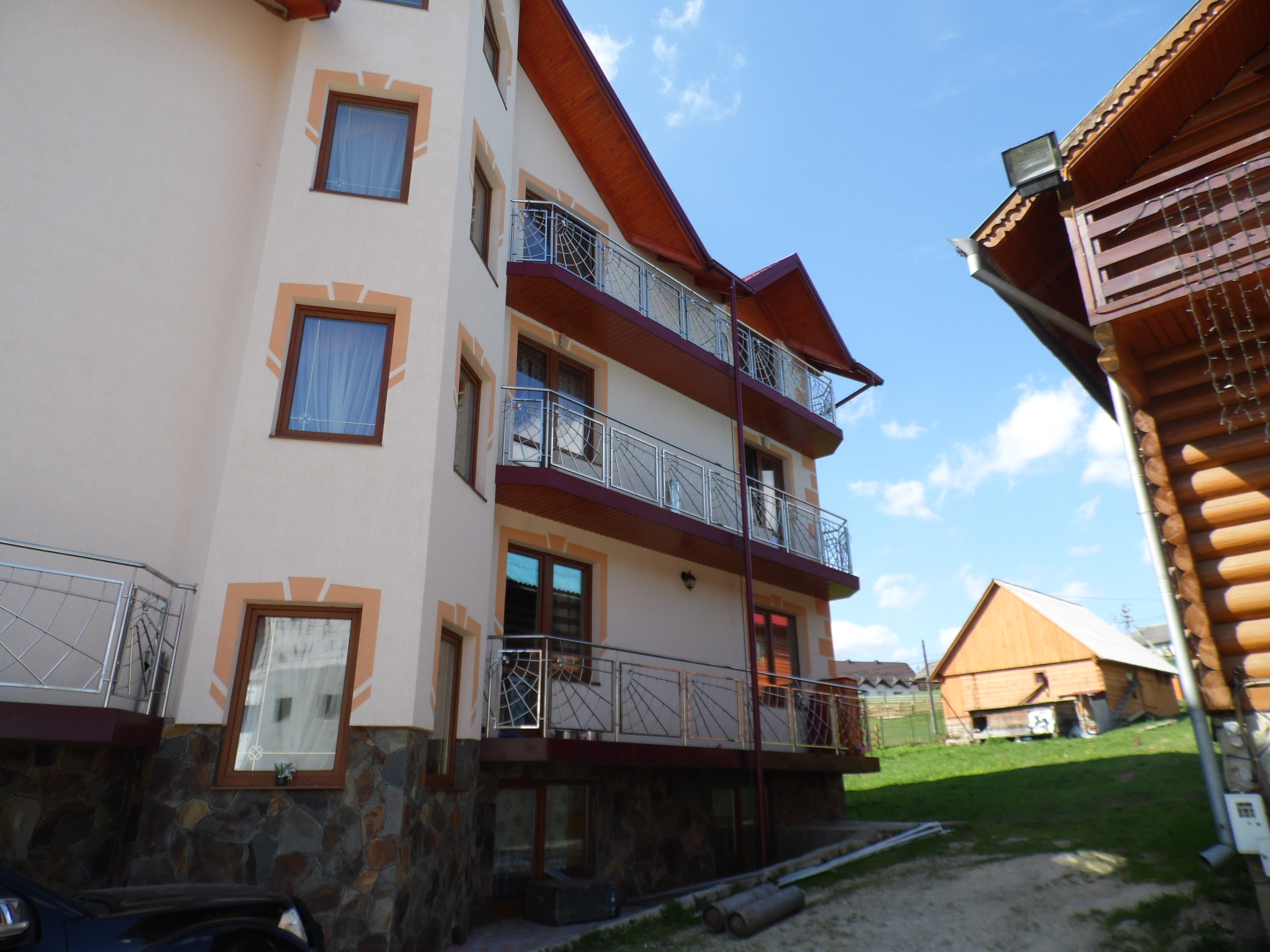 балкон с перилами из нержавейки Lekasteel