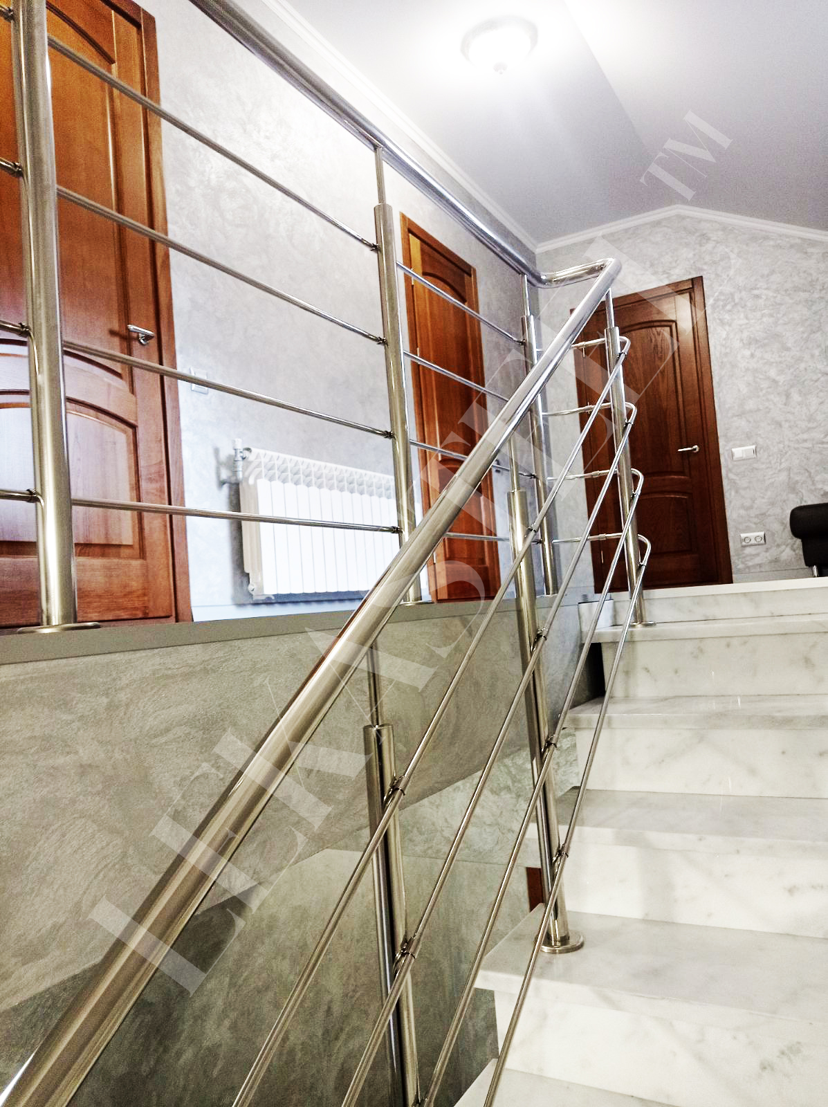 надежные перила из нержавеющей стали на лестницу