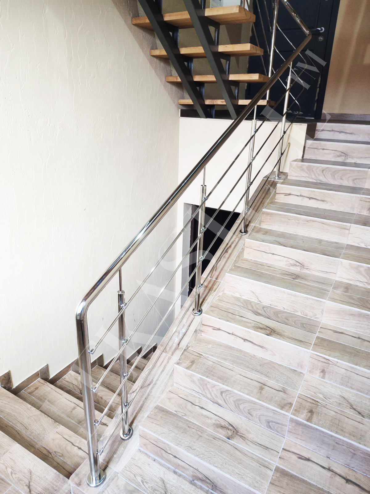 перила под заказ на лестницу из нержавеющей стали
