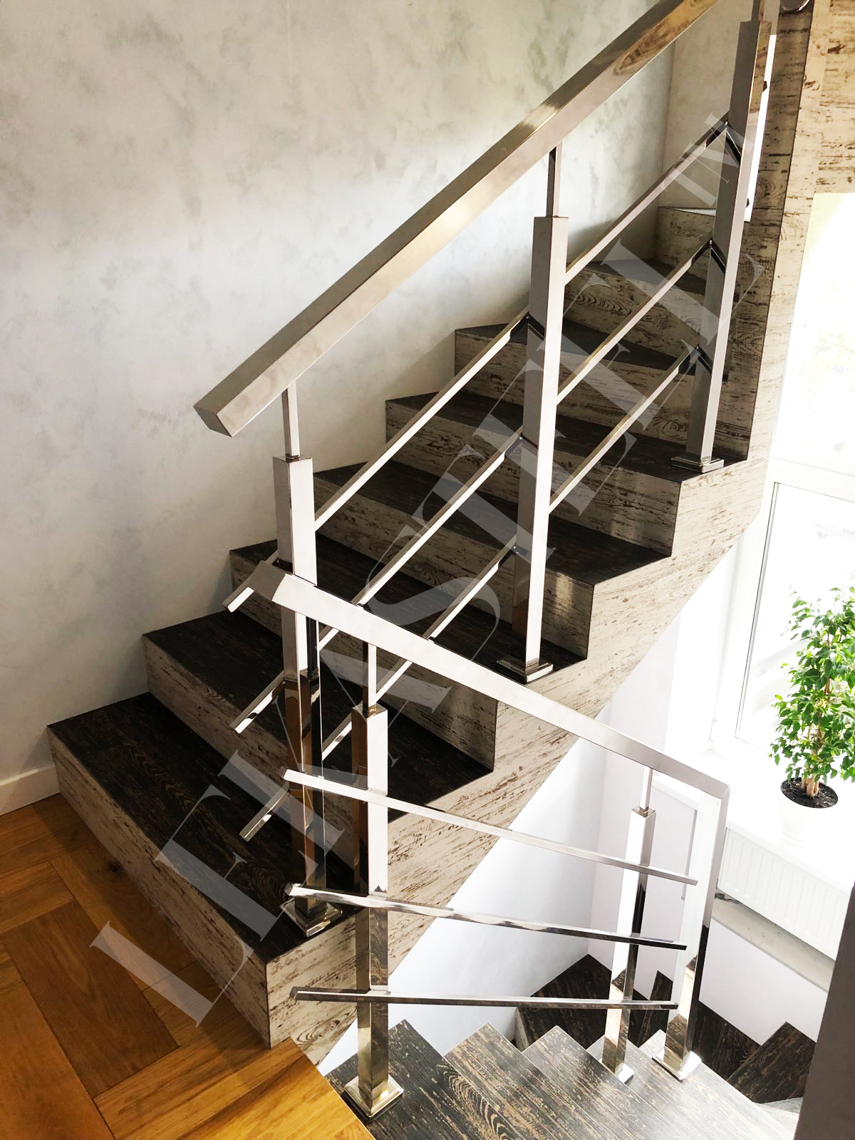 перила на лестницу из профильной нержавейки