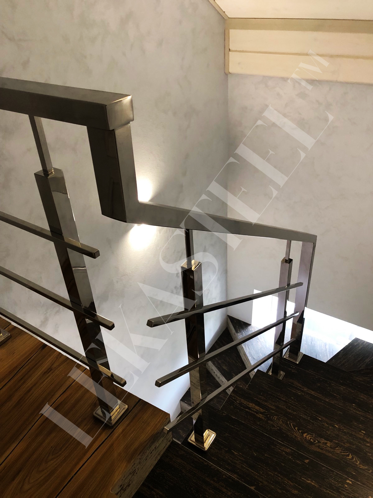 заказать перила из профильной нержавейки на лестницу, цена с гарантией