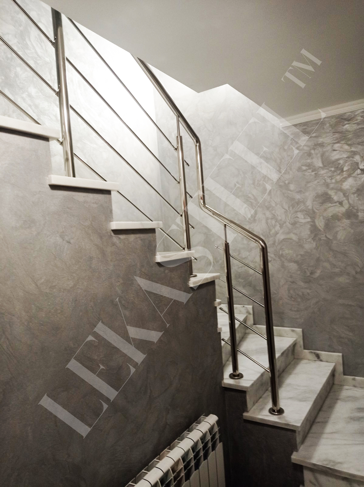 перила из нержавеющей стали на лестницу под заказ